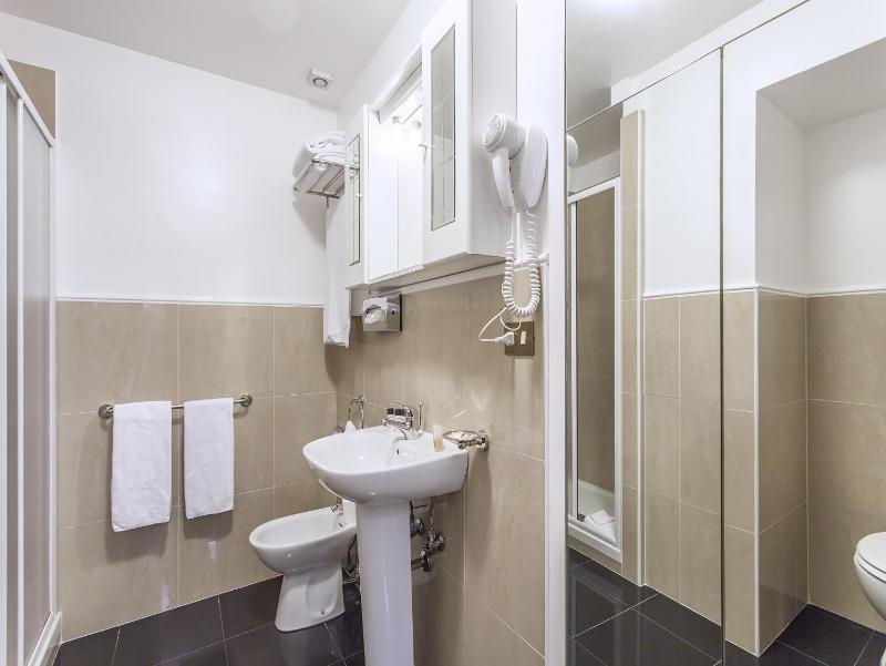 Double or Twin Room image 2