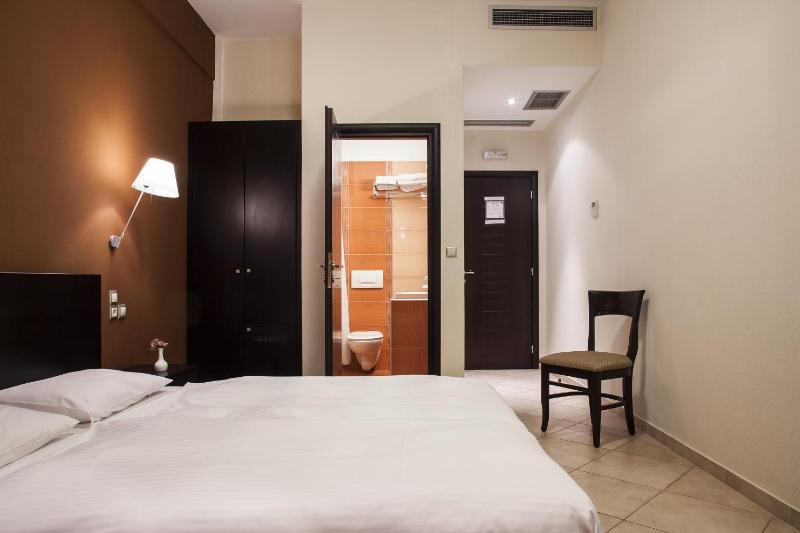 Deluxe Double Room with Side Meteora View image 3