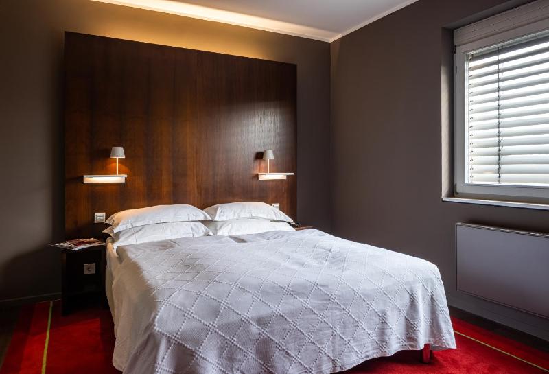Superior Double Room image 4