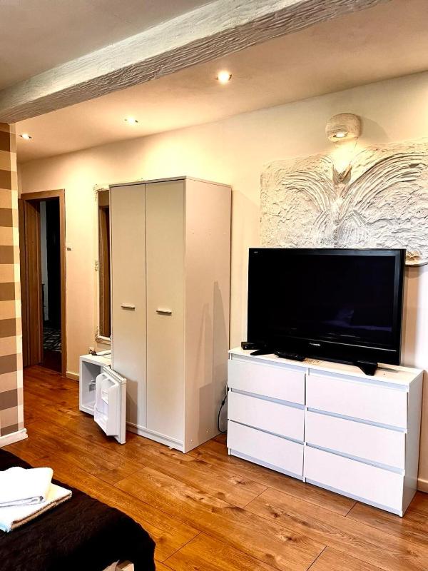 Standard Quadruple Room image 2
