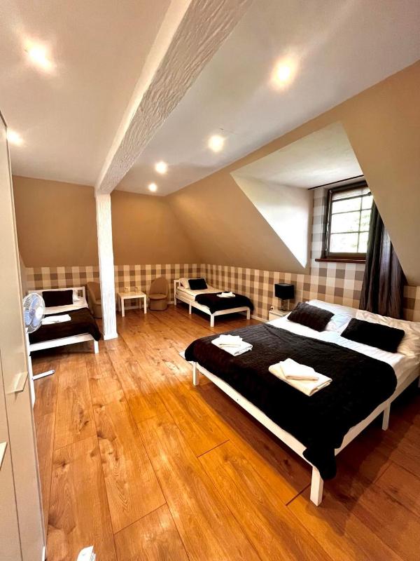 Standard Quadruple Room image 3