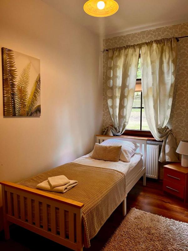Single Room with Private Bathroom image 2