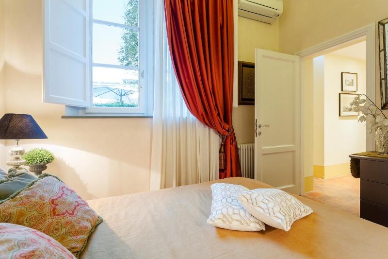 Casa Vera exquisite 2 bedrooms 2 baths apartment with garden A/C close to Parking - image 2