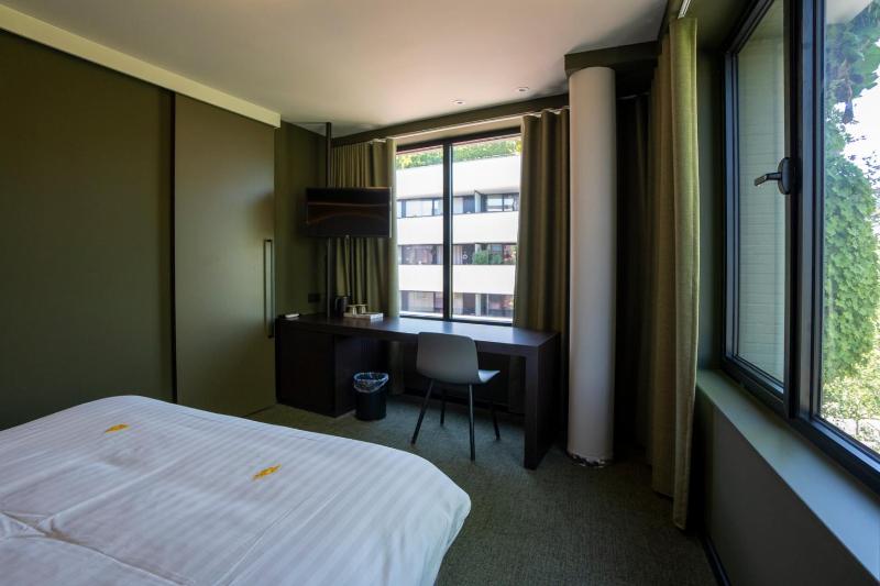 Double Room image 3