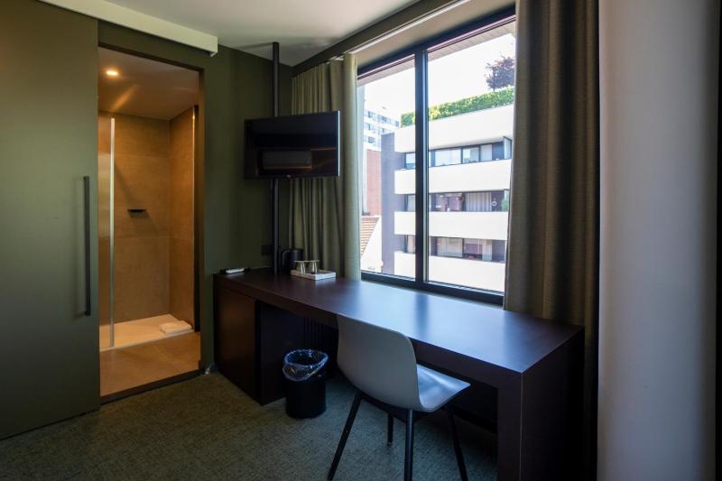 Double Room image 4