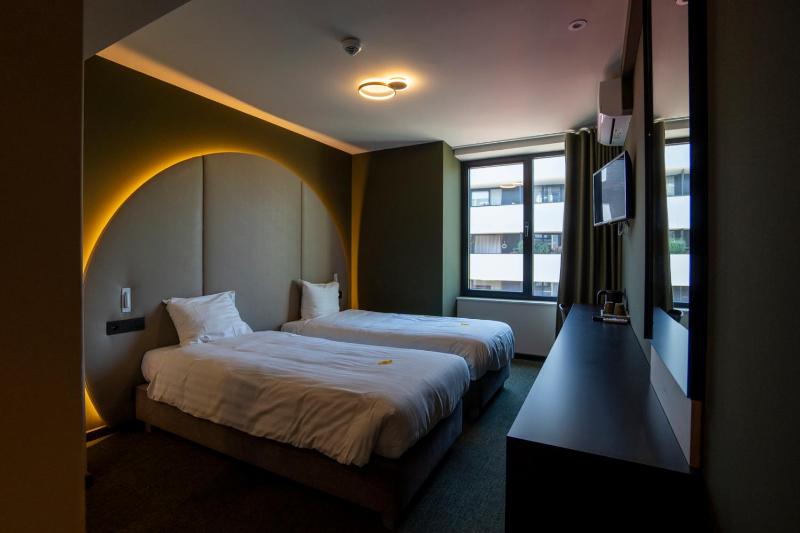 Twin Room image 1