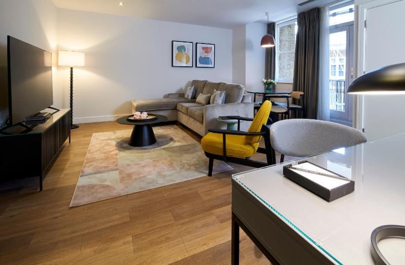 Luxury One Bedroom Apartment image 3