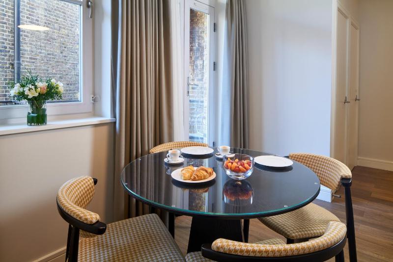 Luxury One Bedroom Apartment image 4