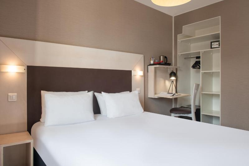 Standard Double Room image 1