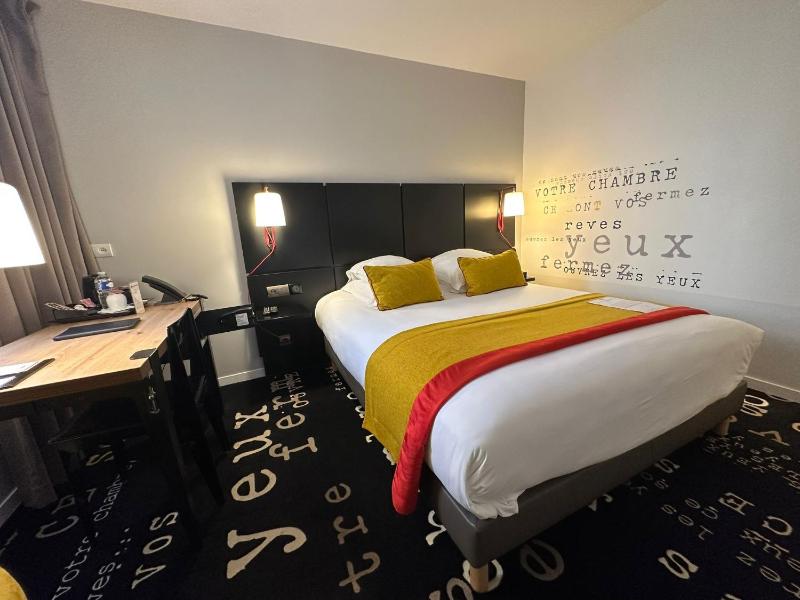 Standard King Room with Shower image 2
