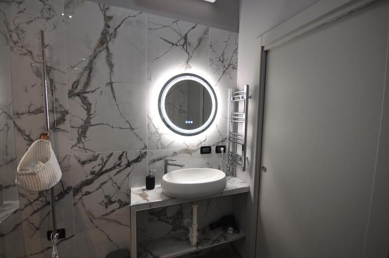 Studio Apartment image 3