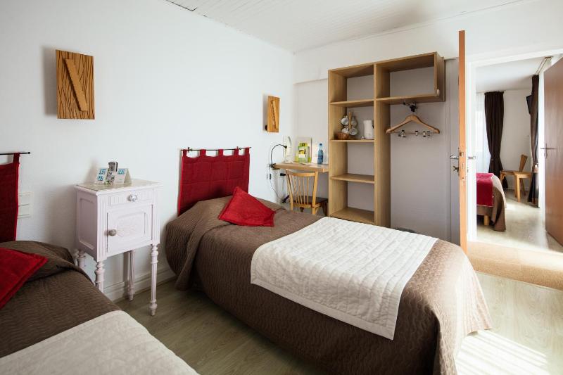 Family Room image 3