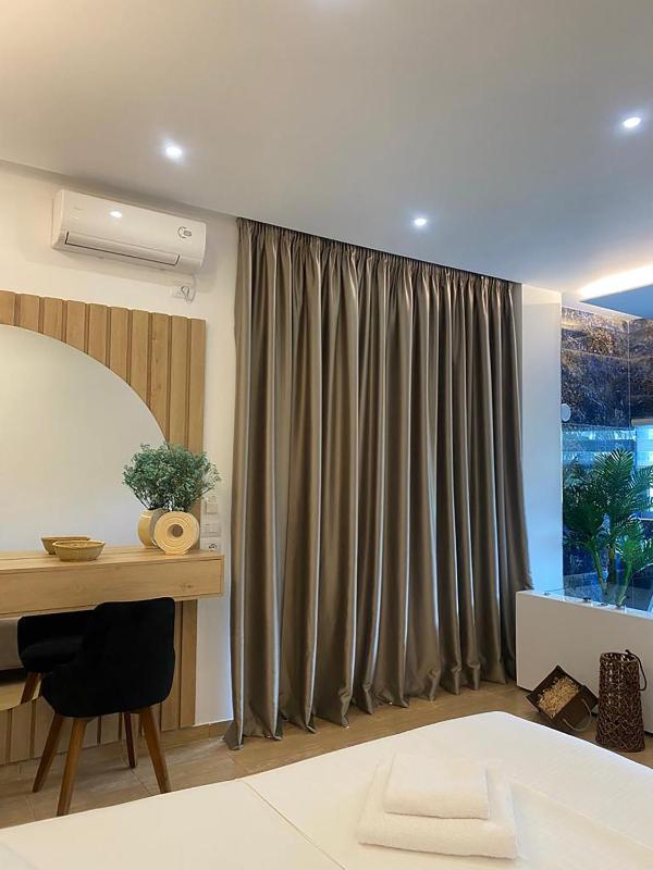 Double Room with Jacuzzi image 4