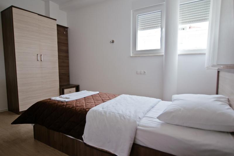 Single Room image 3