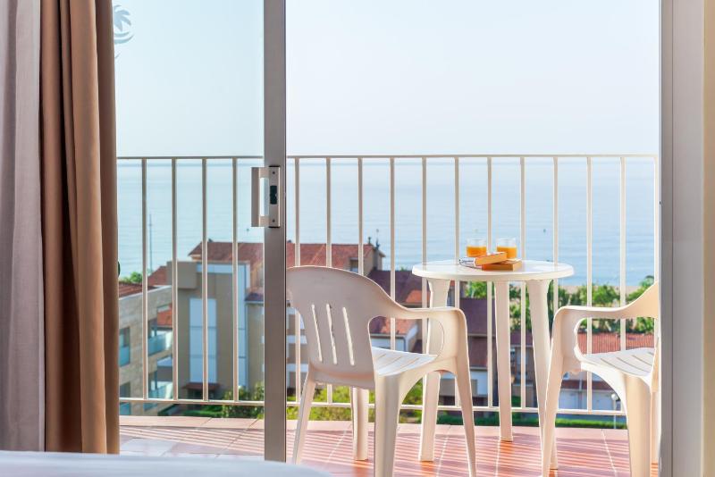 Double Room with Sea View image 3