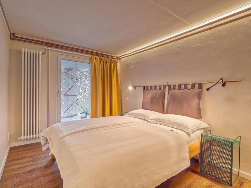 Standard Double Suite image 1