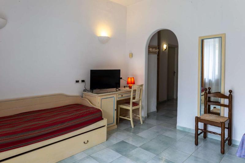 Classic Triple Room image 4