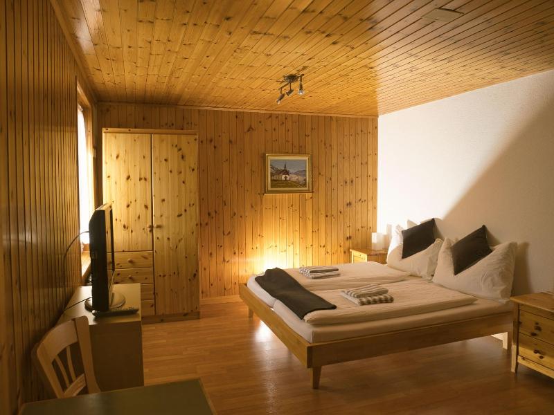 Standard Double Room image 4