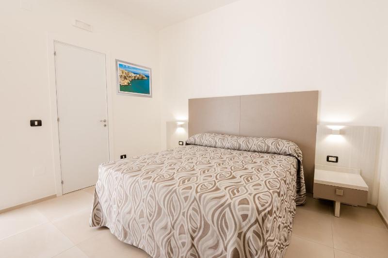 Standard Double Room image 1