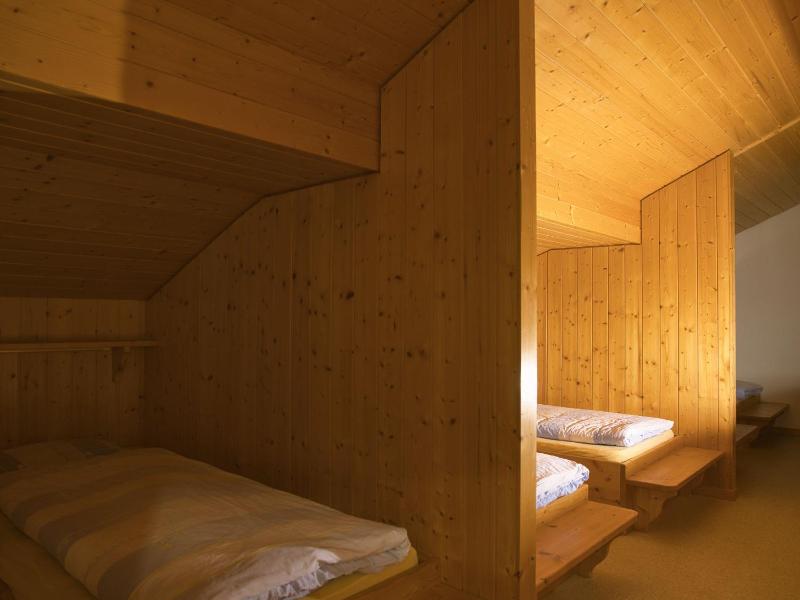 Bed in 10-Bed Mixed Dormitory Room image 3