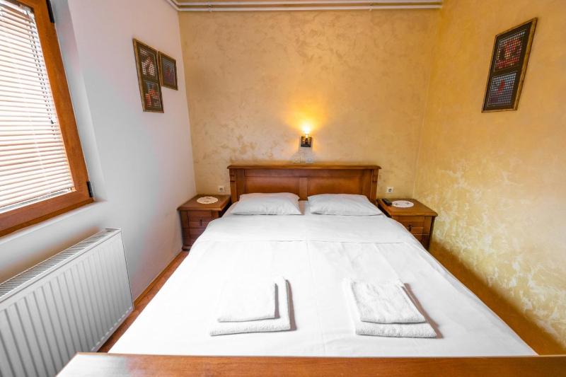 Double Room image 3