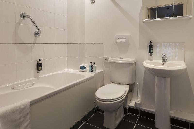 One-Bedroom Apartment image 3