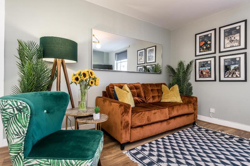 Five-Bedroom Apartment image 1