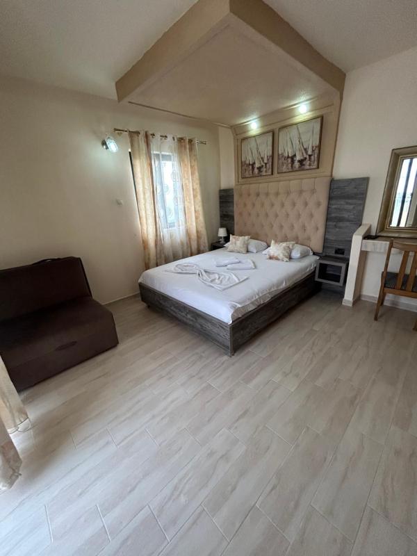 Quadruple Room with Balcony image 4