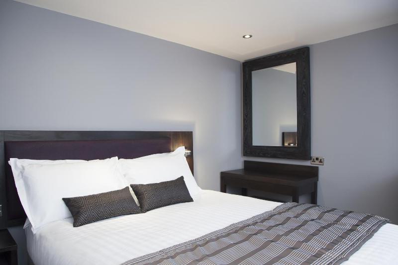 Super-Luxe Garden Studio (Sleeps 4) image 3