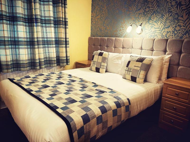 Premier Double or Twin Room image 3