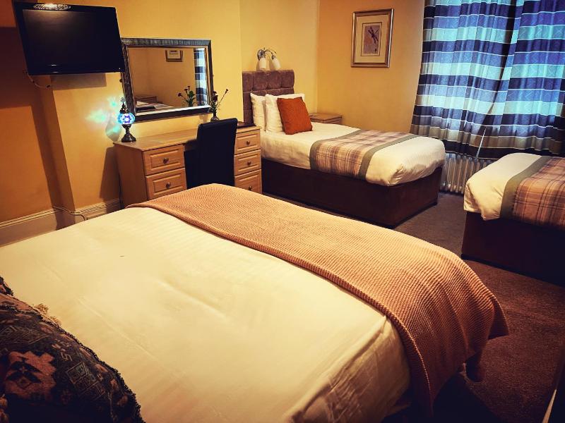 Family Room (2 Adults + 2 Children)