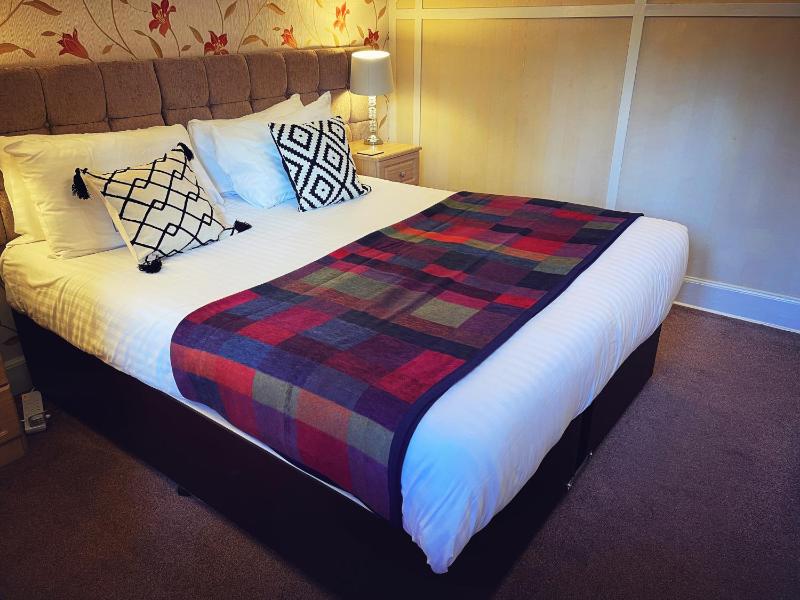 Premier Double or Twin Room image 4
