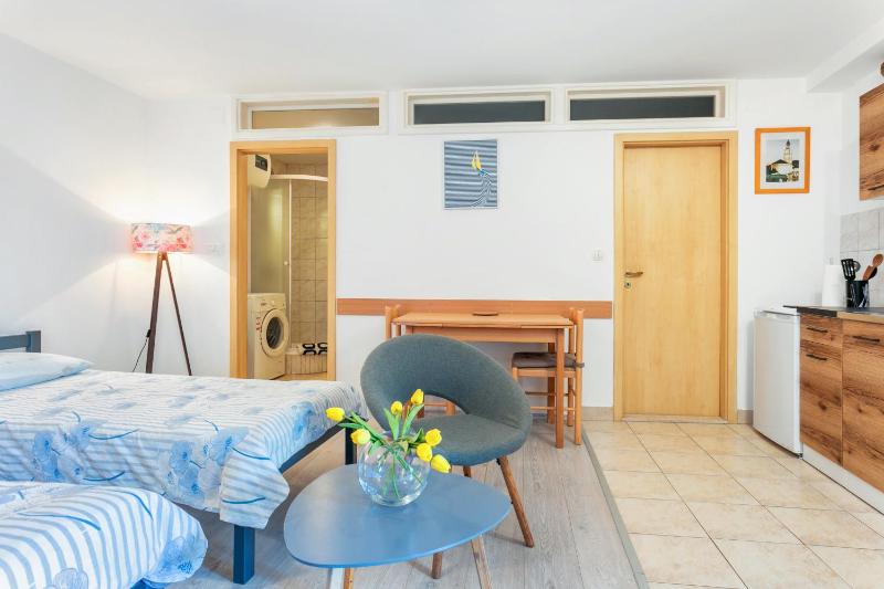 Apartments with WiFi Split - 7596 - image 8