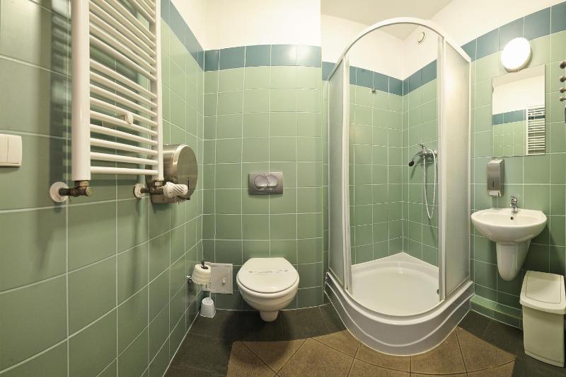 Quadruple Room image 2