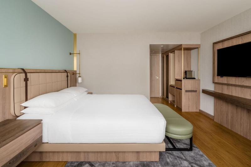 Superior King Room - North Wing image 3