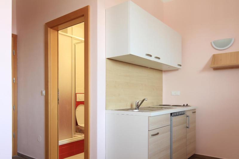 Studio (1 Adult) image 3