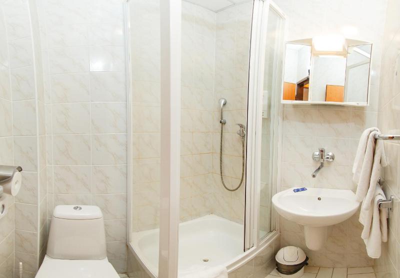 Standard Triple Room image 2