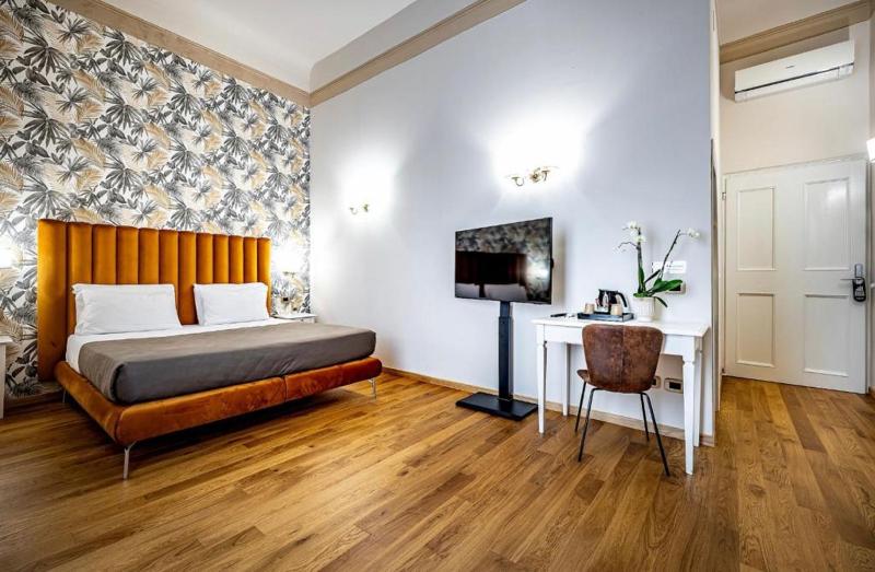 Deluxe Double Room image 2