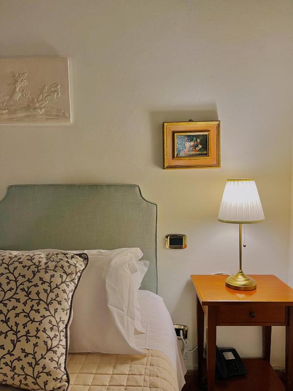 Classic Double Room image 2