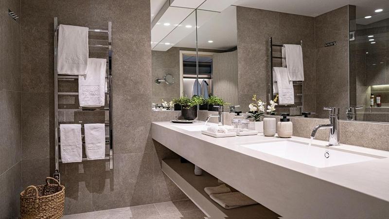 Superior Twin Room image 3