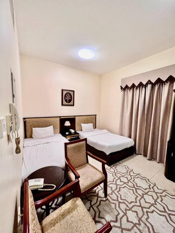 Studio Standard Room with Twin Beds image 1