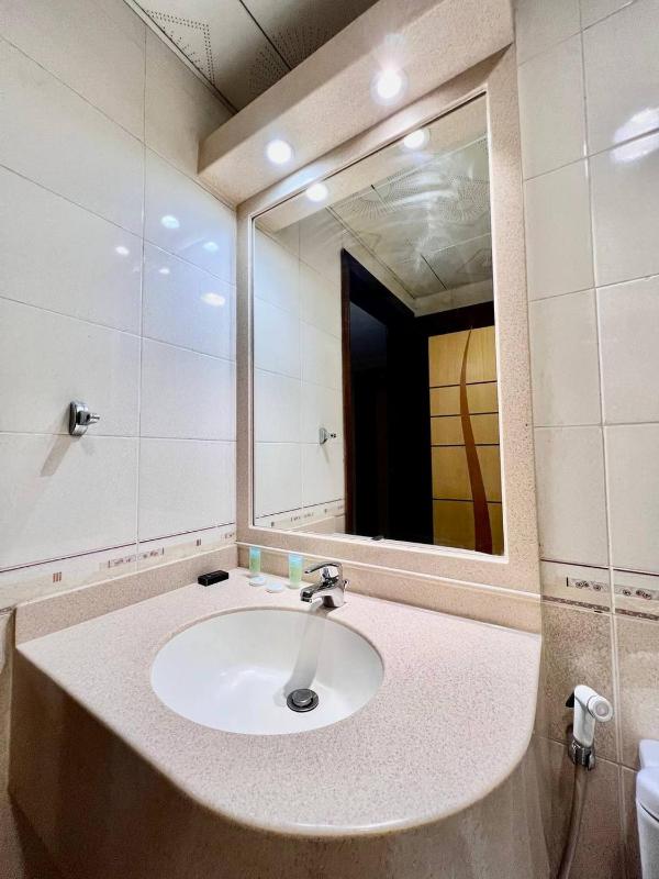 Studio Standard King Room with Bathtub  image 1