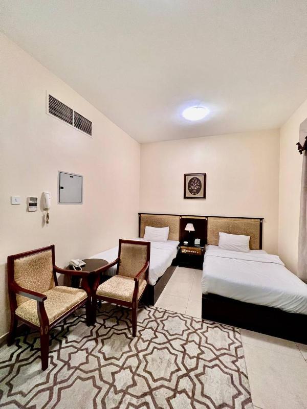 Studio Standard Room with Twin Beds image 3