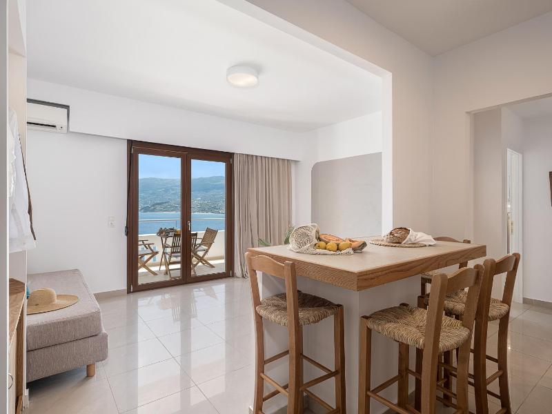 Suite with Sea View image 3