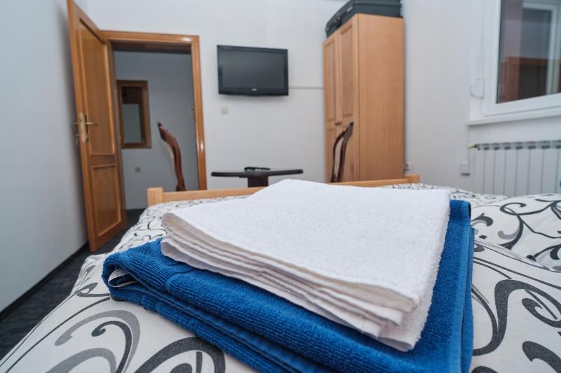 Apartment Bistrik medresa - free parking - image 4