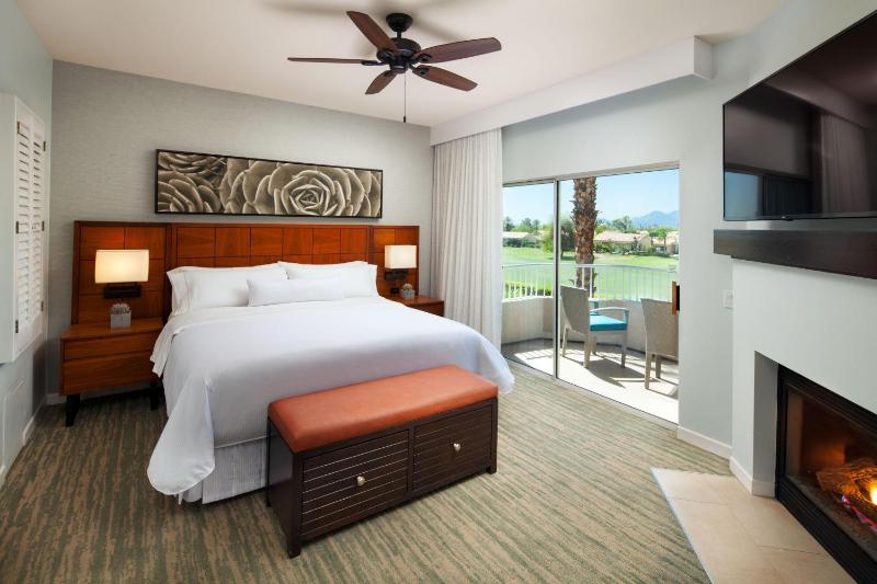 One-Bedroom Villa with Balcony and Whirlpool image 4