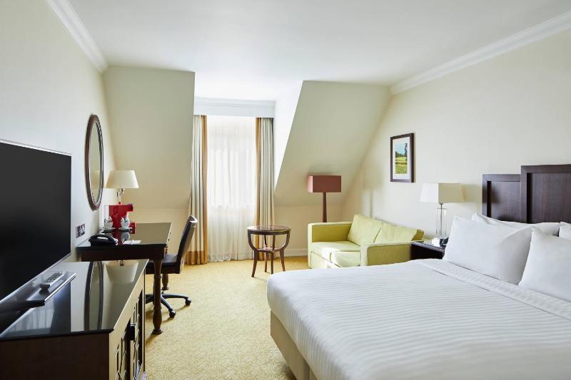 Premium King Room with Sofa Bed image 4