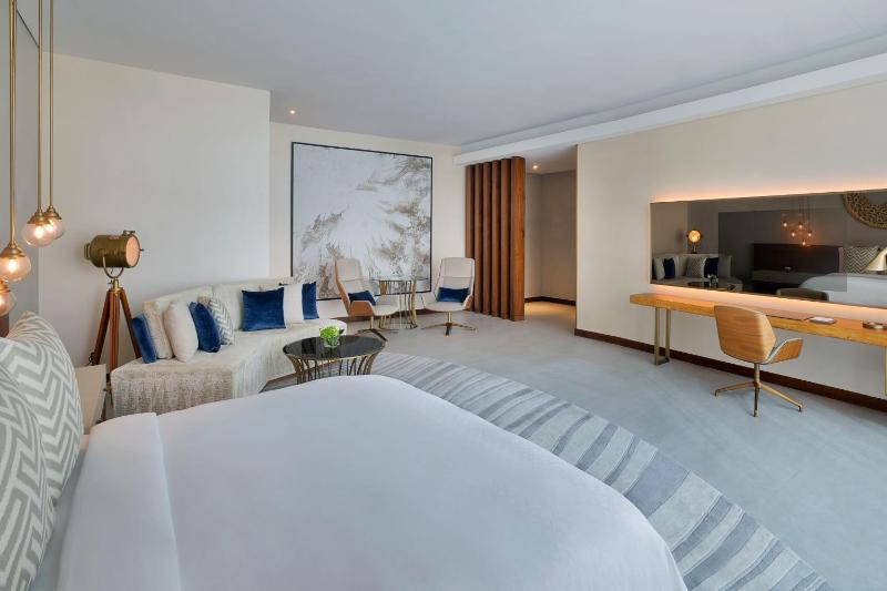 Deluxe King Suite with Downtown View including Signature St. Regis Butler Service image 3
