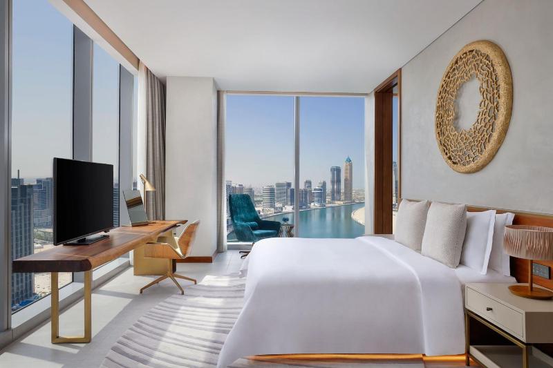 St Regis King Suite with Canal View  including Signature St. Regis Butler Service image 4