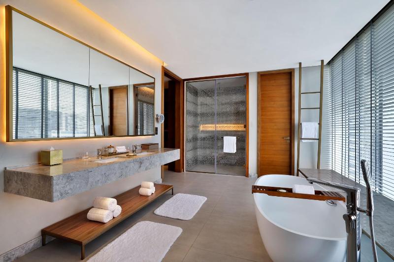 St Regis King Suite with Canal View  including Signature St. Regis Butler Service image 2